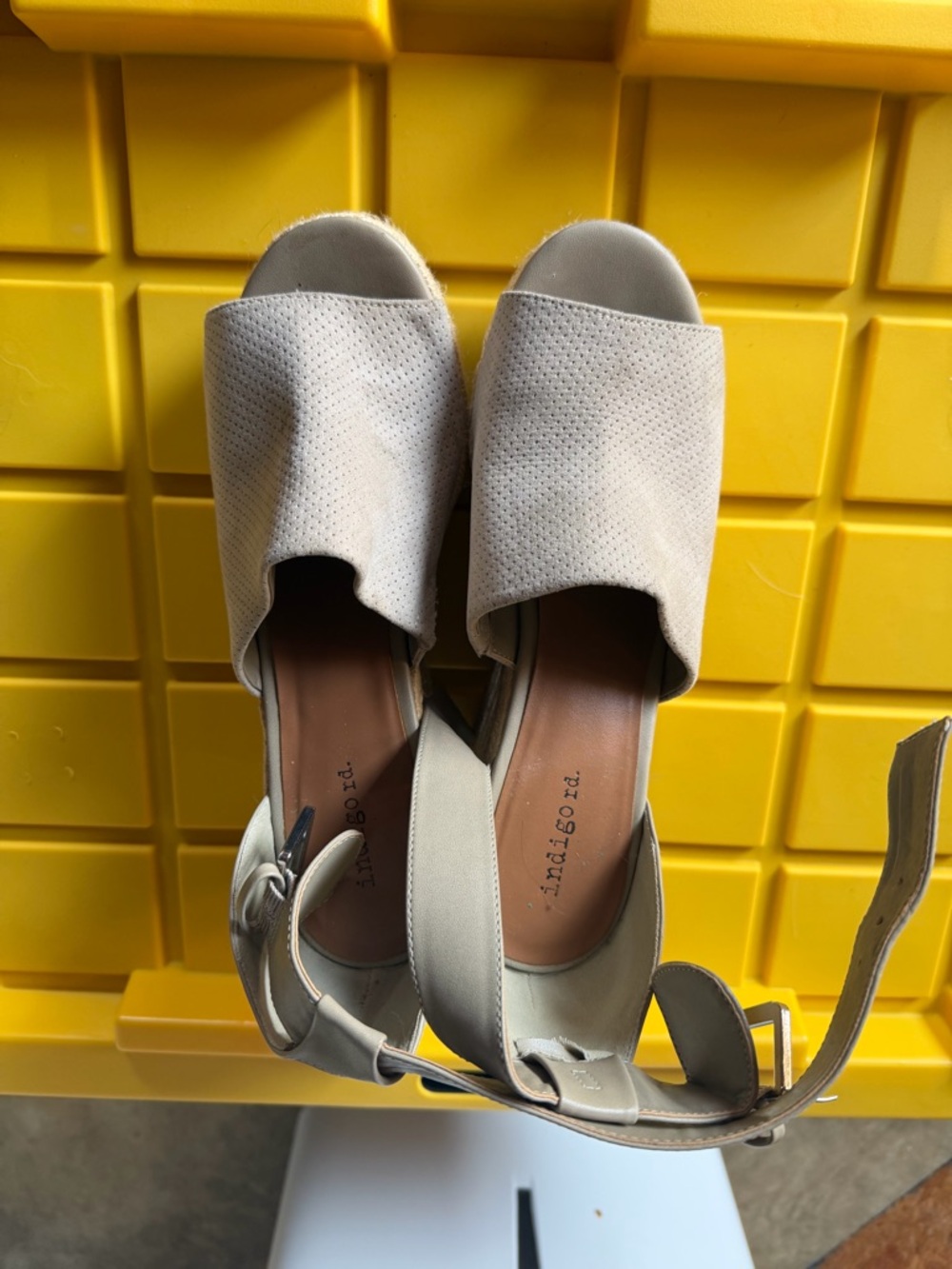 Indigo Road Womens Cream Open-Toe Slingback Wedge Sandals